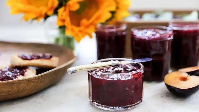 breakfast ideas plum jam