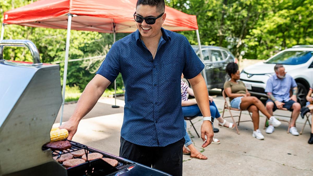 Article Cards Featured Image Manning the grill at a tailgate party