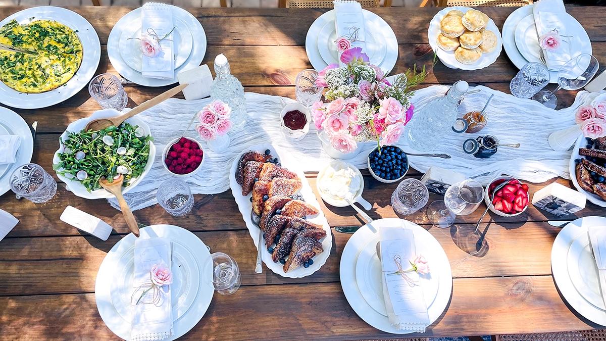 Article Cards Featured Image mothers day brunch recipes table spread