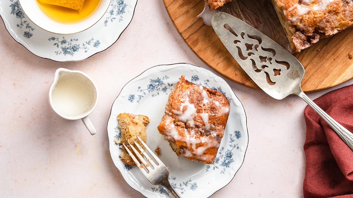 Cinnamon Apple Cake